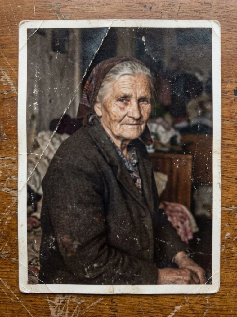 До: старая фотография с трещинами и загрязнениями